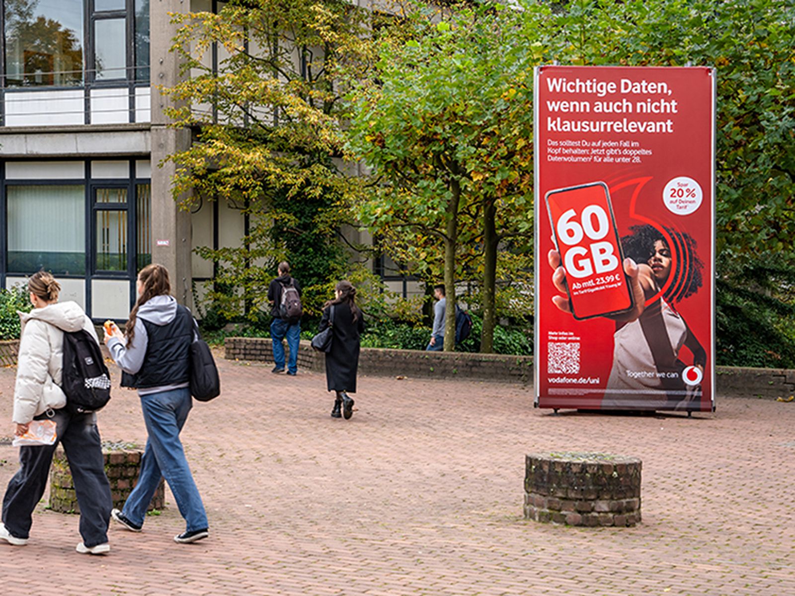 Werbekampagne von Vodafone auf dem Campus mit der Deutsche Hochschulwerbung